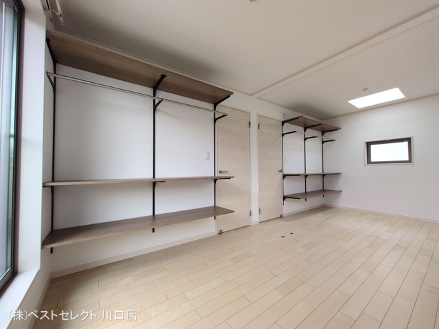 埼玉県川口市南鳩ヶ谷１丁目の新築戸建て収納(ウォークインクローゼット)写真 2025年9月18日撮影