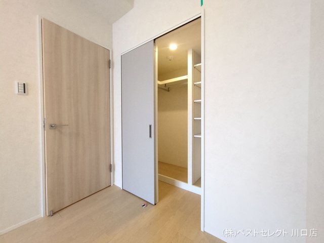埼玉県川口市元郷１丁目のマンション『ユーアイコーポ川口』収納(ウォークインクローゼット)写真 2025年9月8日撮影
