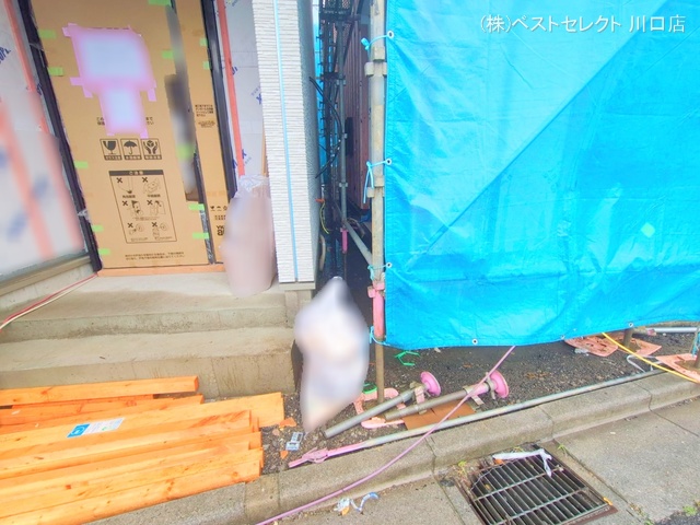 埼玉県川口市芝宮根町の新築戸建てシート写真 2025年5月29日撮影