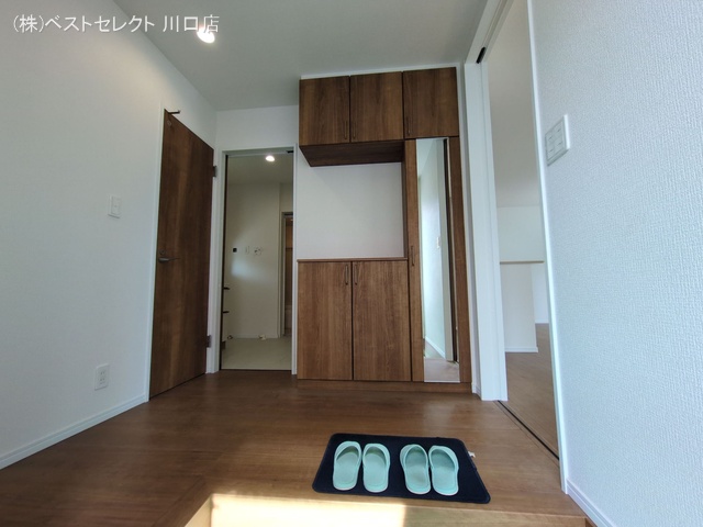 埼玉県川口市芝宮根町の新築戸建て玄関写真 2025年9月21日撮影