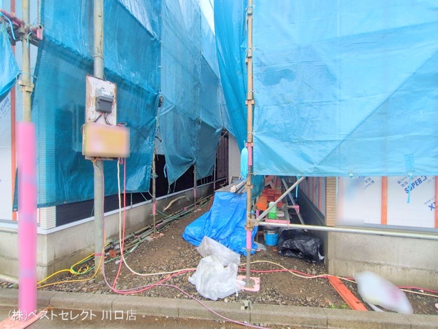 埼玉県川口市芝宮根町の新築戸建てシート写真 2025年5月29日撮影