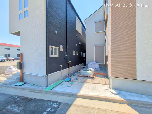 埼玉県川口市芝宮根町の新築戸建て外構写真 2025年7月28日撮影