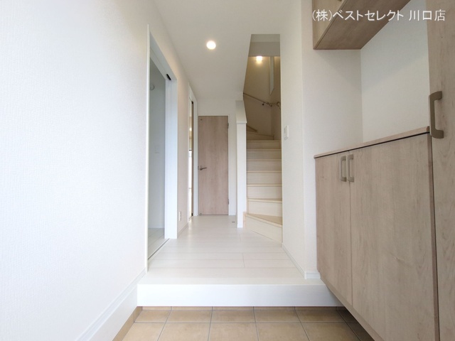 埼玉県川口市芝宮根町の新築戸建て玄関写真 2025年9月21日撮影
