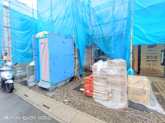 埼玉県川口市芝宮根町の新築戸建てシート写真 2025年5月29日撮影
