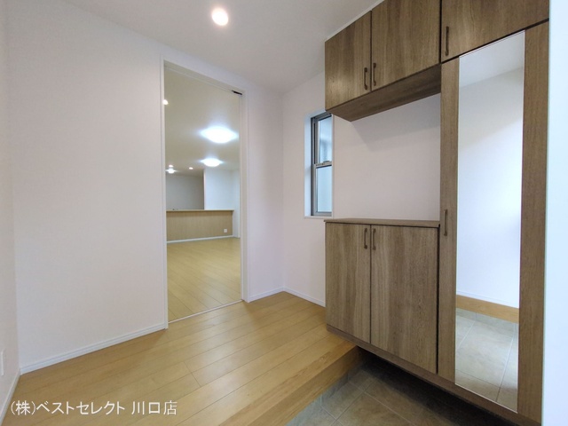 埼玉県川口市芝宮根町の新築戸建て玄関写真 2025年10月15日撮影