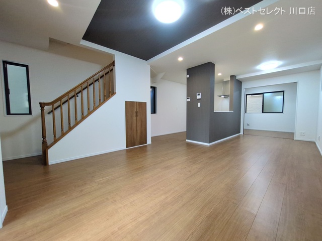 埼玉県川口市芝宮根町の新築戸建てリビング写真 2025年10月15日撮影