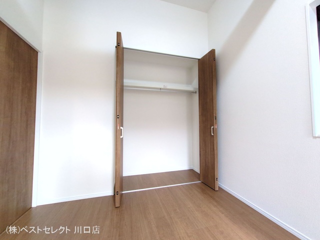 埼玉県川口市芝宮根町の新築戸建て収納(ウォークインクローゼット)写真 2025年10月15日撮影