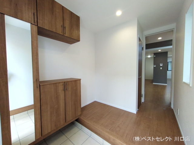 埼玉県川口市芝宮根町の新築戸建て玄関写真 2025年10月15日撮影