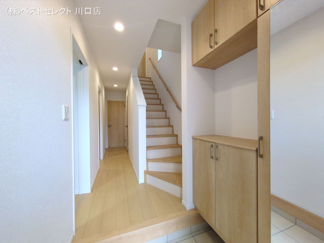 埼玉県川口市芝宮根町の新築戸建て玄関写真 2025年10月15日撮影