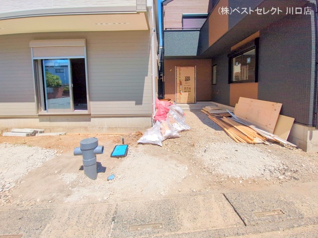 埼玉県川口市芝宮根町の新築戸建て外構写真 2025年7月28日撮影