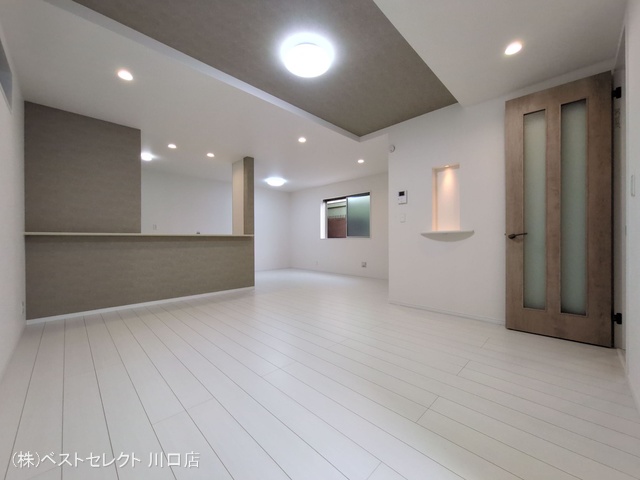 埼玉県川口市芝宮根町の新築戸建てリビング写真 2025年10月15日撮影