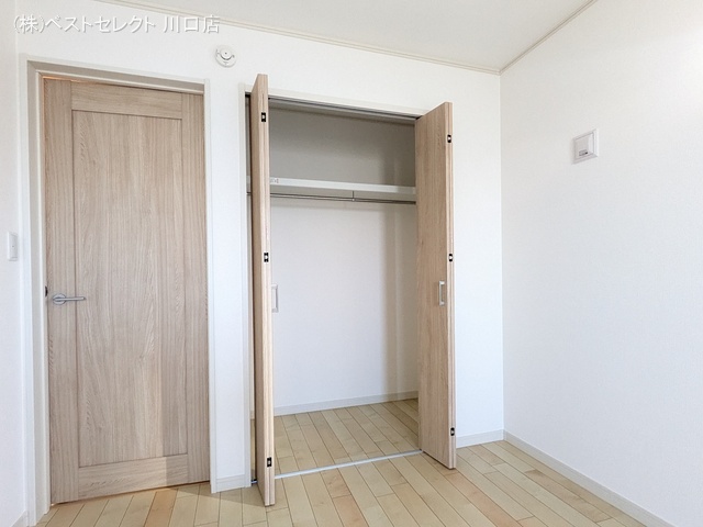 埼玉県蕨市北町４丁目の新築戸建て収納(ウォークインクローゼット)写真 2025年12月22日撮影