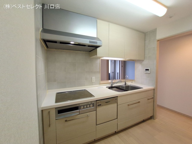 埼玉県川口市大字里のマンション『シーズガーデングリーンパティオ』キッチン写真 2025年6月30日撮影