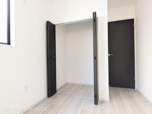 埼玉県川口市戸塚境町の新築戸建て収納(ウォークインクローゼット)写真 2025年12月22日撮影