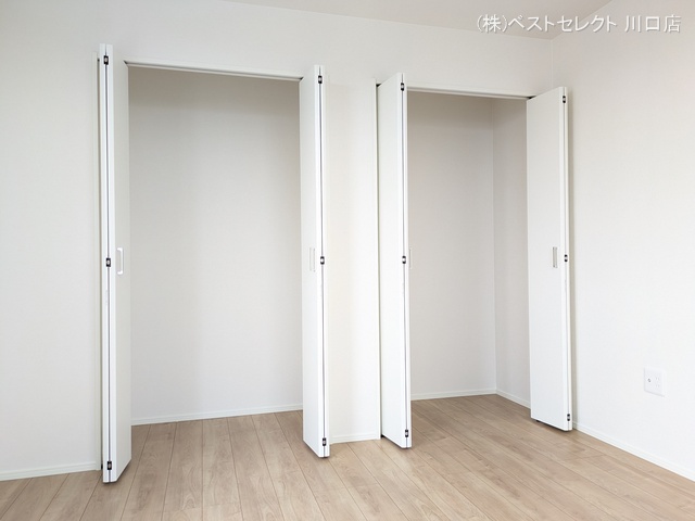 埼玉県川口市八幡木２丁目の新築戸建て収納(ウォークインクローゼット)写真 2025年11月12日撮影