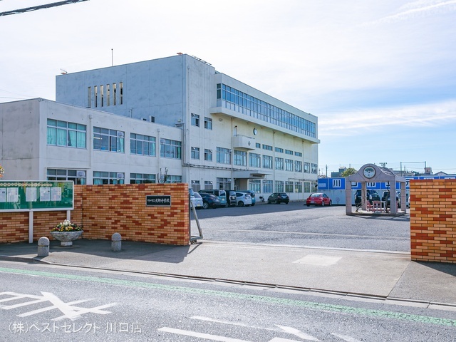 川口市立元郷中学校 距離30m