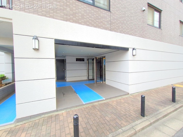 埼玉県戸田市本町５丁目のマンション『コスモ戸田公園アーバンステージ』エントランス写真 2025年11月17日撮影