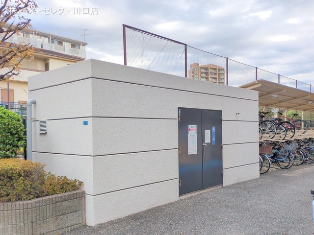 埼玉県戸田市本町５丁目のマンション『コスモ戸田公園アーバンステージ』外観写真 2025年11月17日撮影