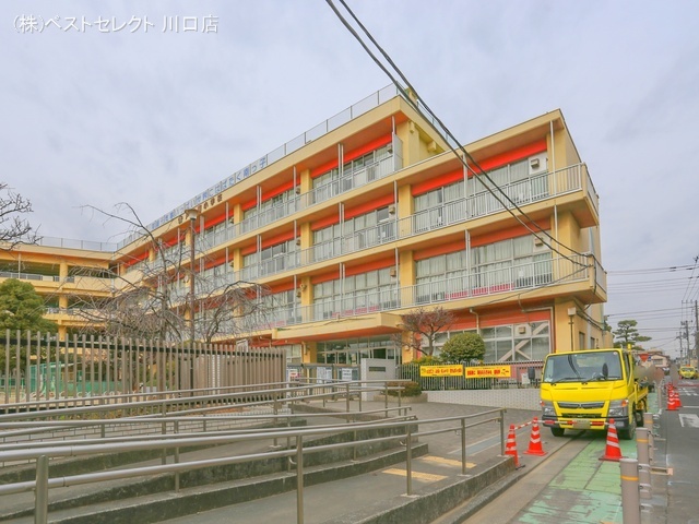 戸田市立戸田南小学校　距離700m