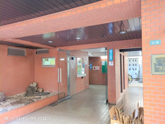 埼玉県蕨市中央２丁目のマンション『ワコー第2蕨マンション』エントランス写真 2025年11月26日撮影