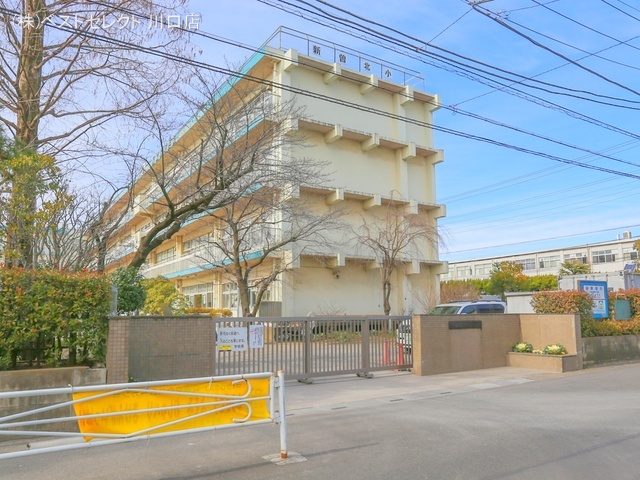 戸田市立新曽北小学校　距離670m