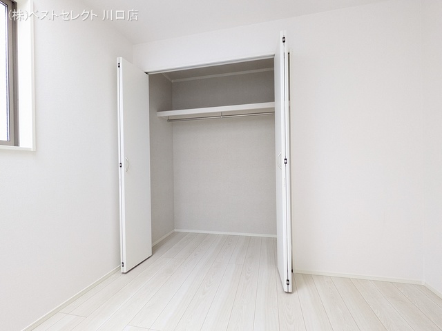 埼玉県川口市芝塚原１丁目の新築戸建て収納(ウォークインクローゼット)写真 2026年4月26日撮影