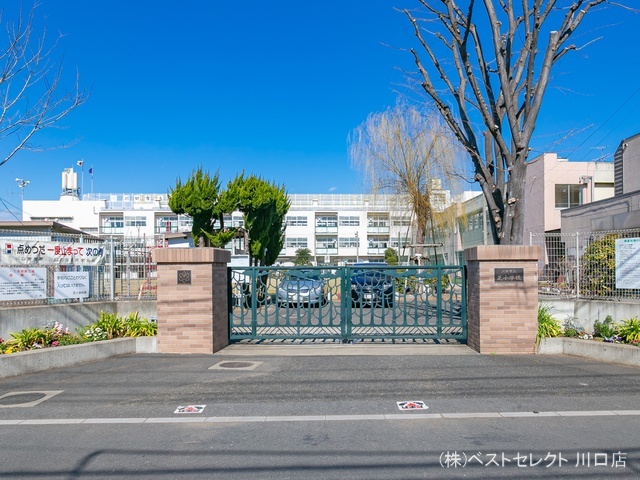 川口市立芝小学校　距離470m