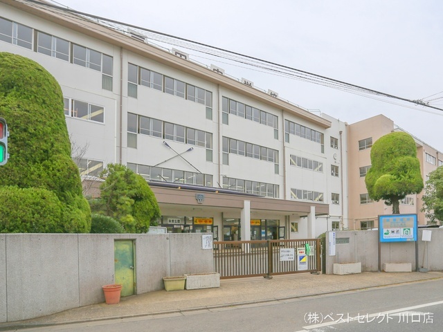 戸田市立戸田中学校 距離240m