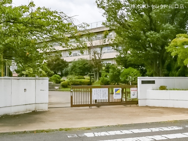蕨市立第二中学校 距離750m