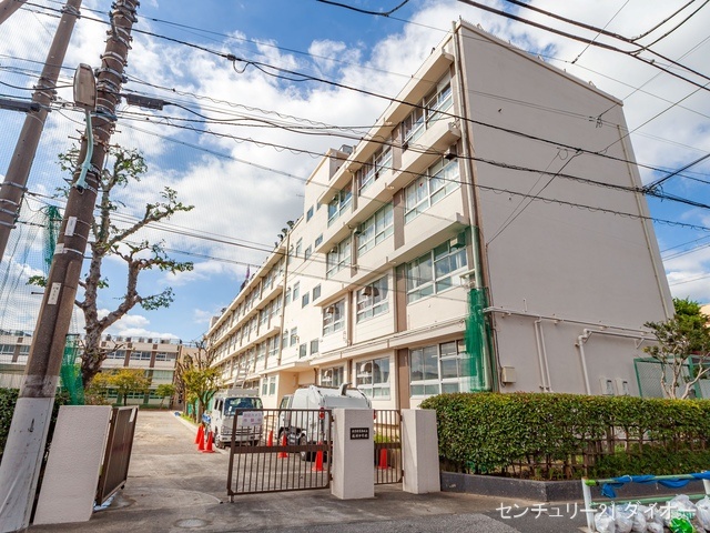 葛飾区立綾瀬中学校 距離390m