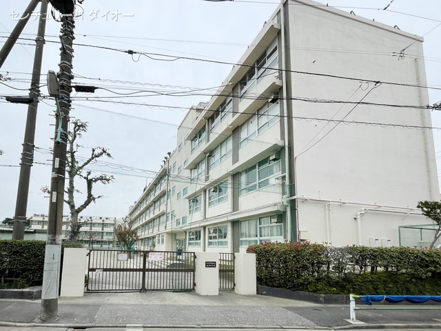 葛飾区立綾瀬中学校 距離700m