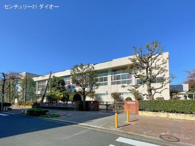 葛飾区立常盤中学校 距離950m