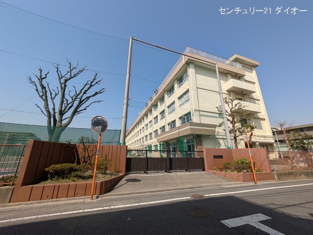 葛飾区立葛美中学校 距離1400m