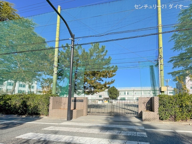 江戸川区立小岩第三中学校 距離450m