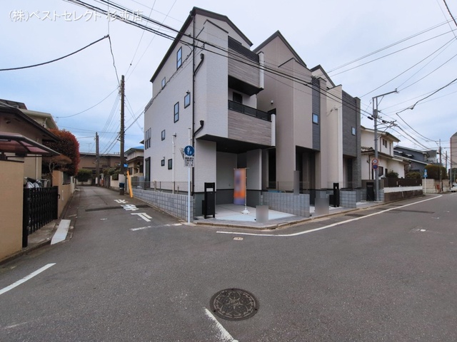 東京都中野区丸山1丁目の新築戸建て完成写真 2026年3月18日撮影