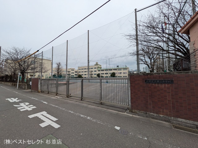 中野区立第二中学校 距離730m