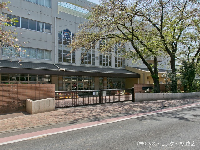 杉並区立宮前中学校 距離950m