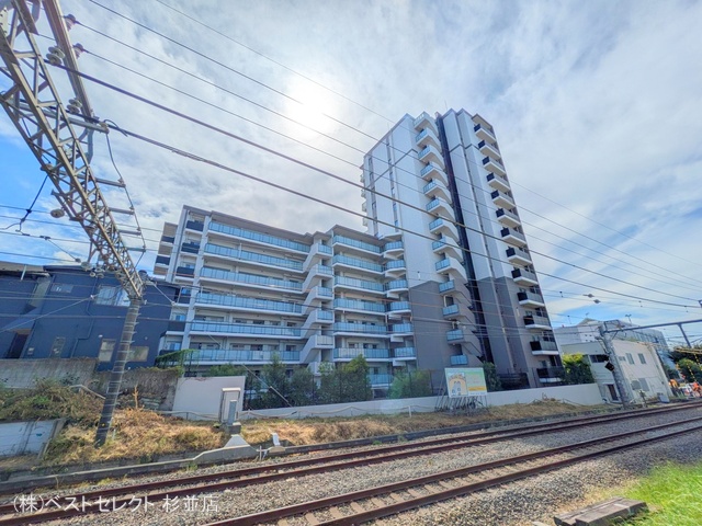 東京都中野区新井5丁目のマンション『プレミスト中野通り』外観写真 2025年9月1日撮影