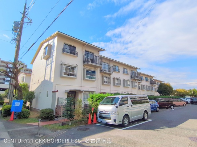 愛知県名古屋市緑区鳴海町字伝治山のマンション『タウン伝治山7棟』外観写真 2025年10月26日撮影