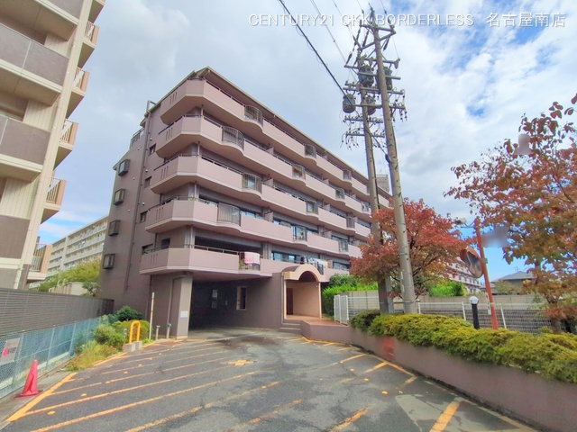 愛知県名古屋市緑区鳴海町字伝治山のマンション『ラビデンス伝治山』外観写真 2025年10月26日撮影