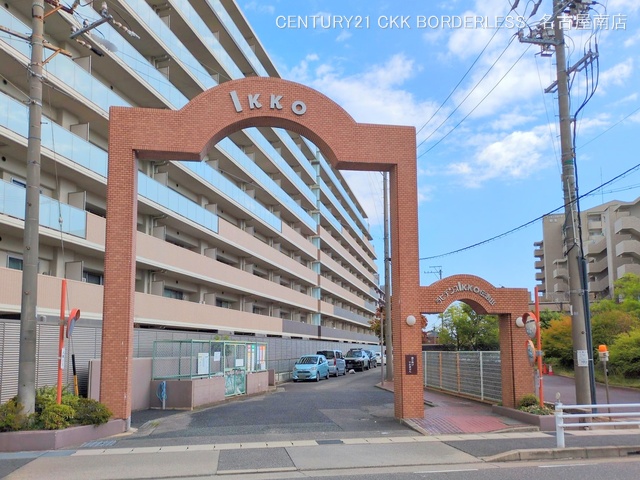 愛知県名古屋市緑区鳴海町字伝治山のマンション『ラビデンス伝治山』外観写真 2025年10月26日撮影