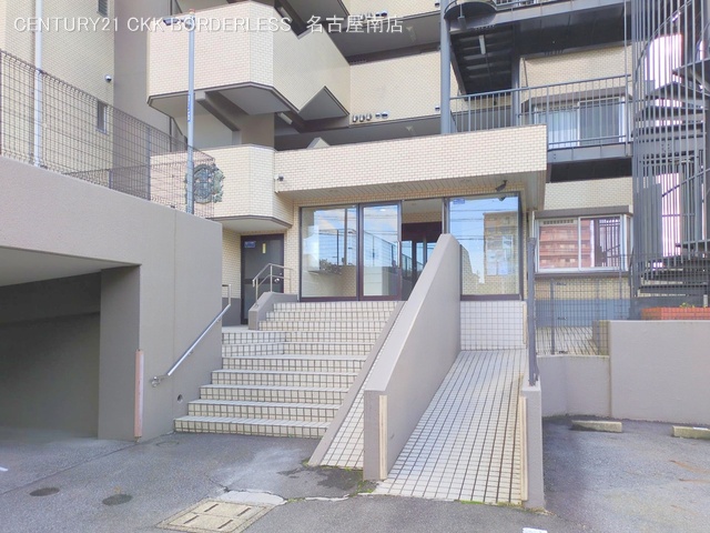 愛知県日進市浅田平子３丁目のマンション『キングスコート赤池』外観写真 2025年11月9日撮影