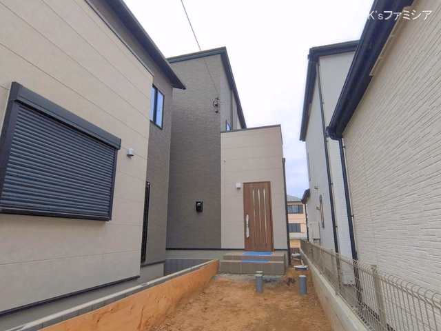 埼玉県北足立郡伊奈町寿４丁目の新築戸建て外構写真 2026年6月1日撮影