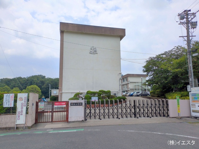 尾張旭市立旭丘小学校 距離670m