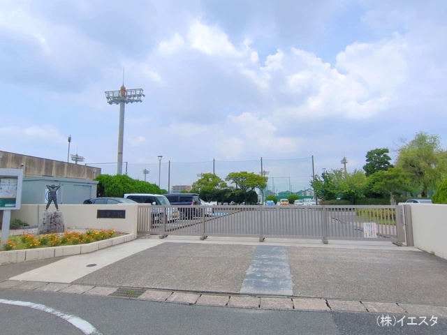 尾張旭市立旭中学校 距離1400m