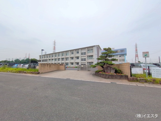日進市立日進西中学校　距離550m