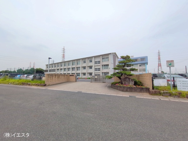 日進市立日進西中学校 距離550m
