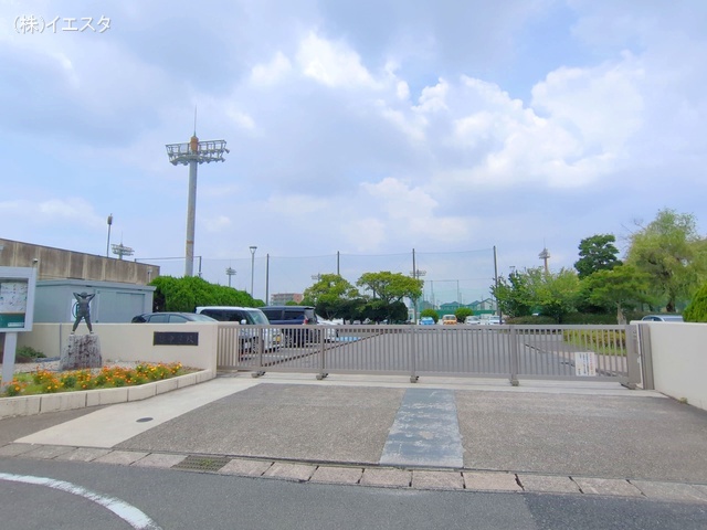 尾張旭市立旭中学校 距離1110m