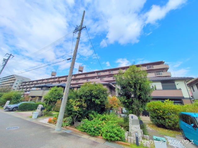 愛知県名古屋市緑区鳴海町字伝治山のマンション『ラビデンス伝治山』外観写真 2025年10月26日撮影