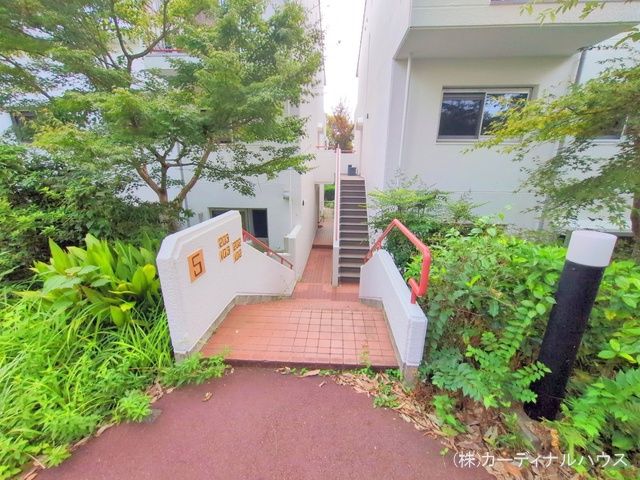 愛知県名古屋市天白区八幡山のマンション『タウン上八事5号棟』外観写真 2025年9月16日撮影